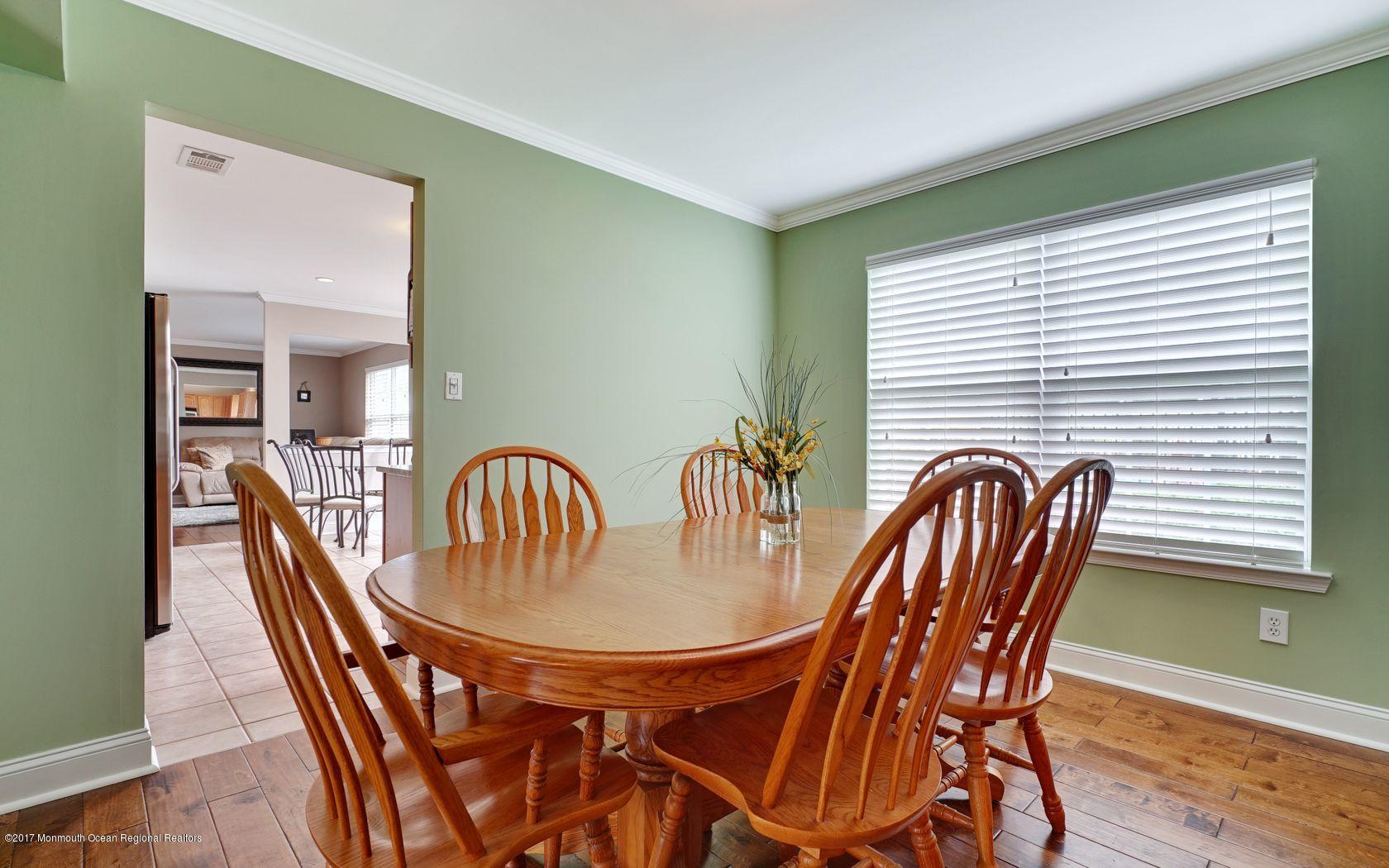 10 Andrew Street Howell, NJ 07731 - Photo 8 of 38 d494efe6-ca0a-48d1-b74b-fedd30a44dda