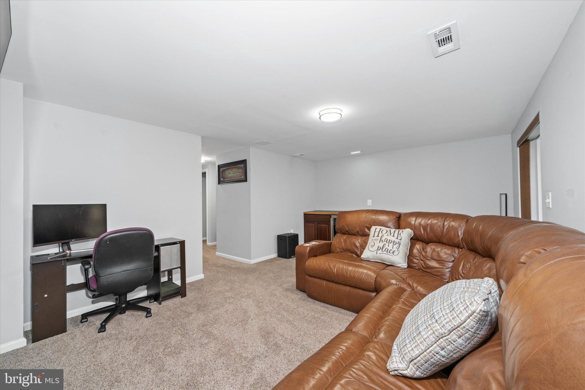 337 Norman Drive Newark, DE 19702 - Photo 27 of 33 a living room with furniture