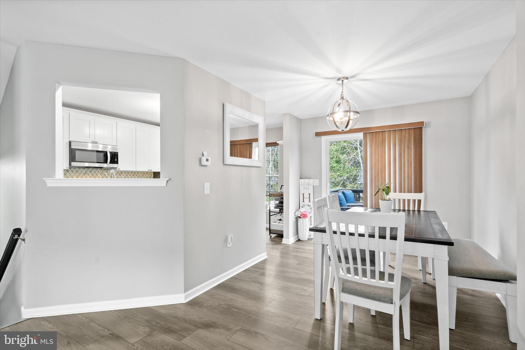 337 Norman Drive Newark, DE 19702 - Photo 8 of 33 a dining room with furniture and window