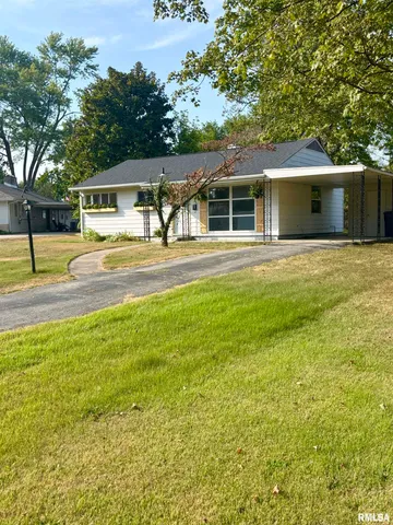 $116,000 | 44 Edgewood Lane North, Centralia, IL 62801