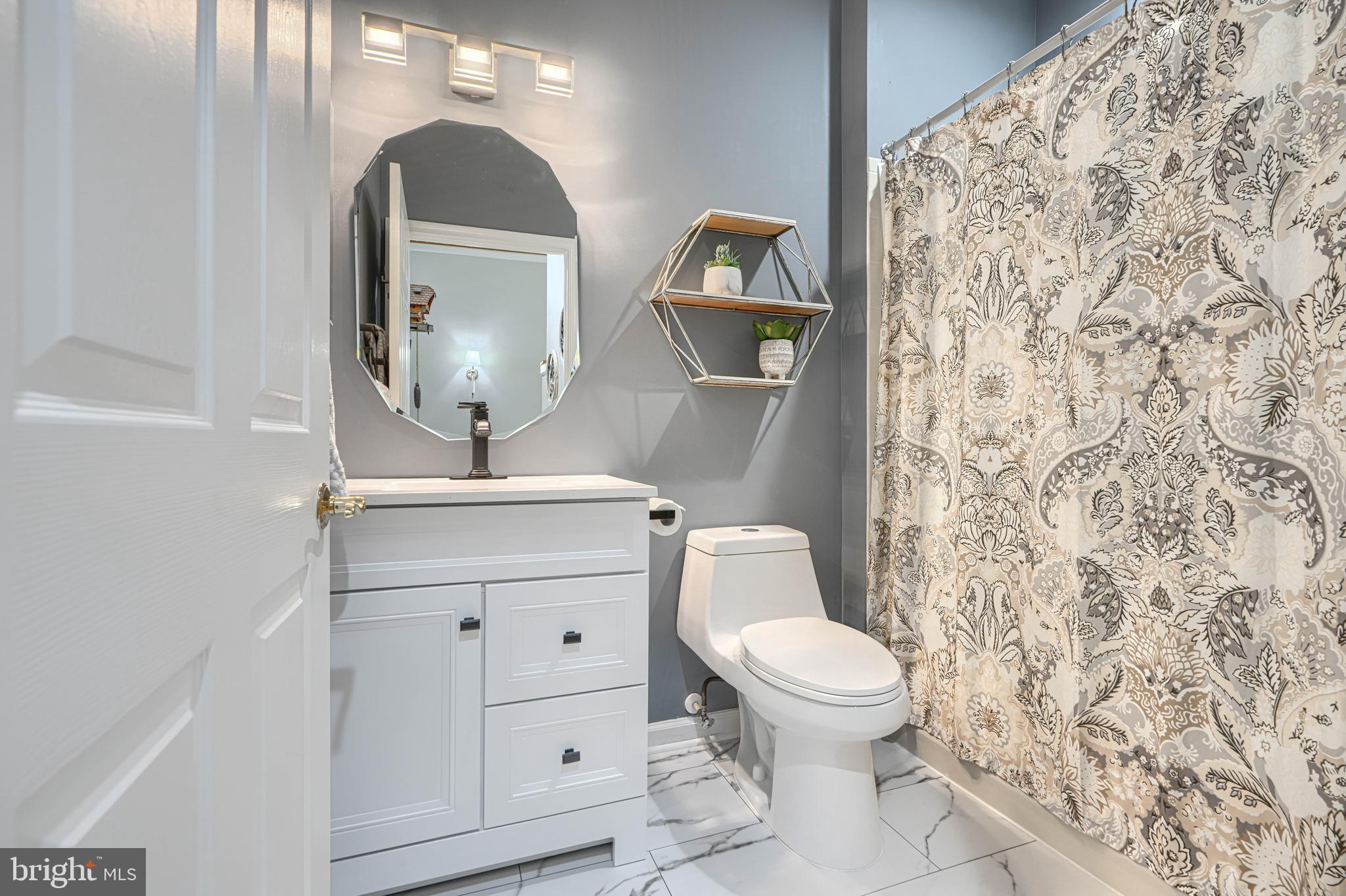 10765 Autumn Splendor Drive, Unit 52 Columbia, MD 21044 - Photo 14 of 29 Hall/guest Bath