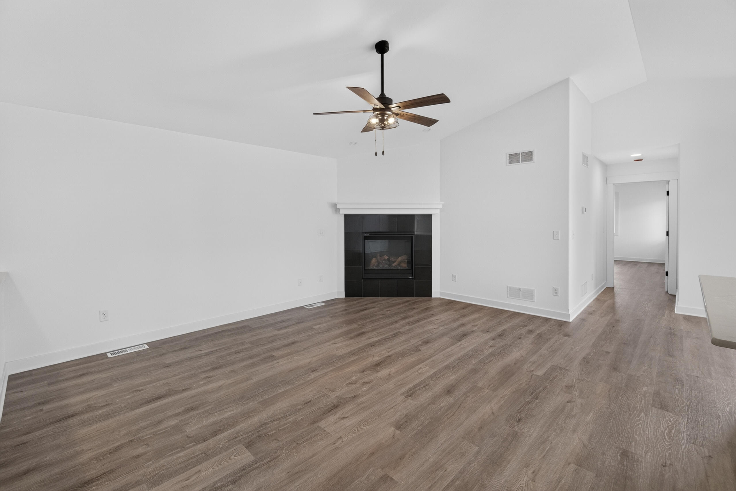 W206N16178 Stonebrook Drive Jackson, WI 53037 - Photo 8 of 20 DSC08150
