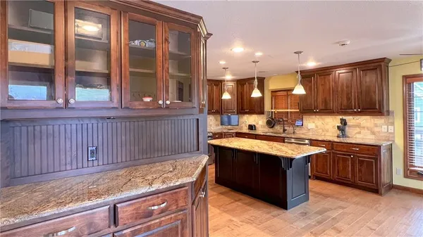 $564,950 | 39 MacKenzie Drive, St. Joseph, MO 64503