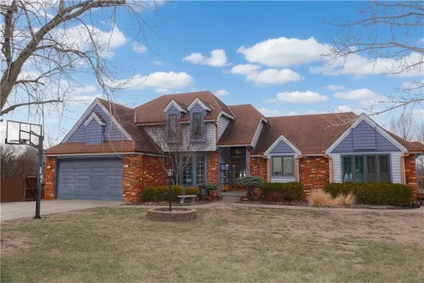 $564,950 | 39 MacKenzie Drive, St. Joseph, MO 64503