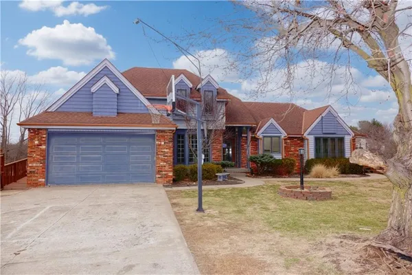 $564,950 | 39 MacKenzie Drive, St. Joseph, MO 64503