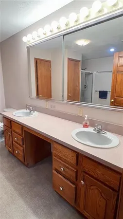 $564,950 | 39 MacKenzie Drive, St. Joseph, MO 64503