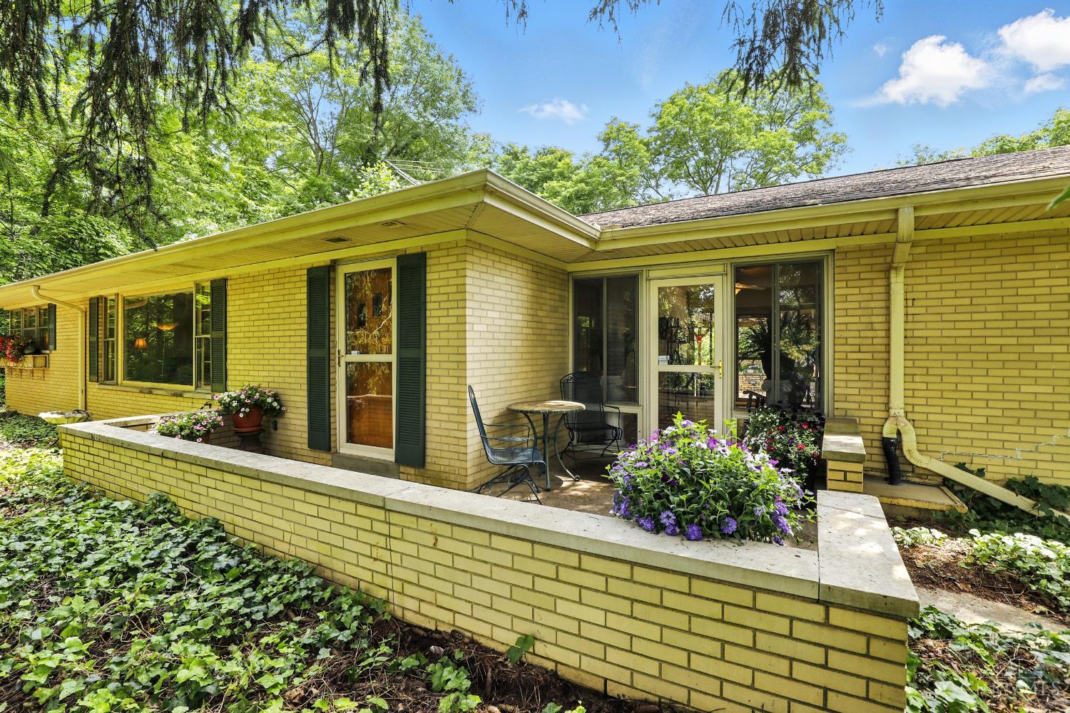 7510 Althaus Road Cincinnati, OH 45247 - Photo 1 of 29 Gallery Image 1