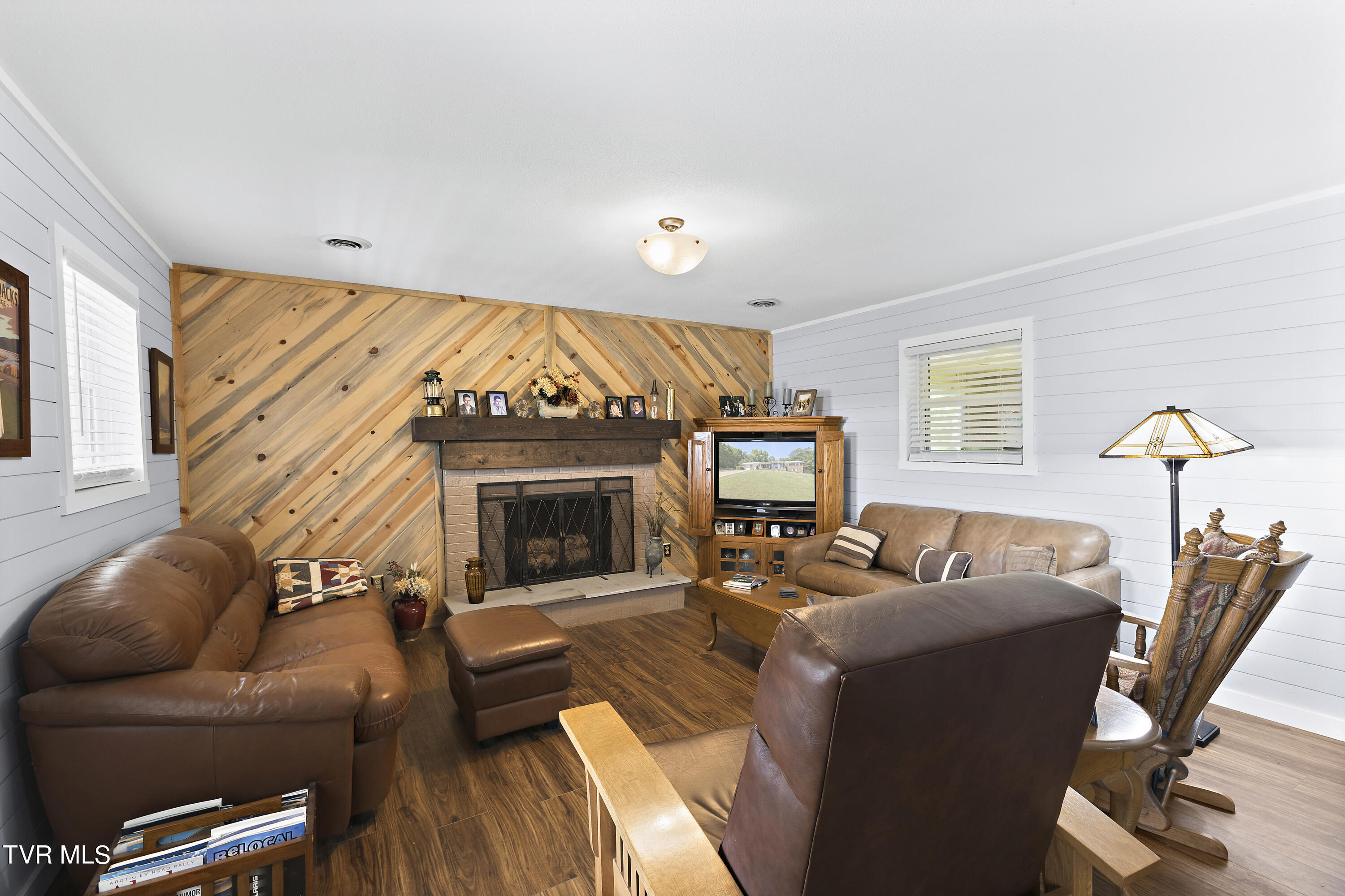 217 Echo Drive Greeneville, TN 37743 - Photo 4 of 44 128A3188