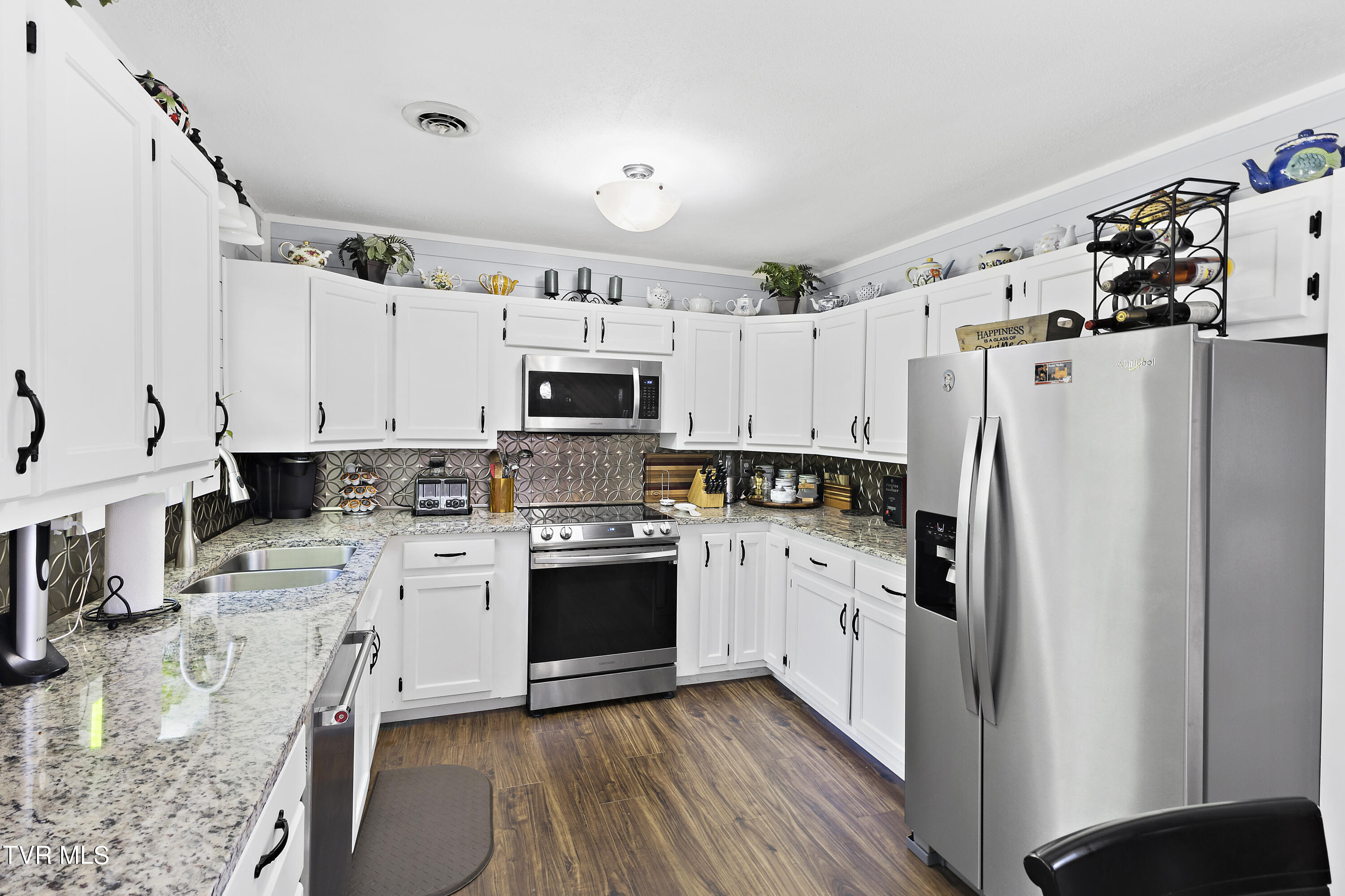 217 Echo Drive Greeneville, TN 37743 - Photo 5 of 44 128A3196