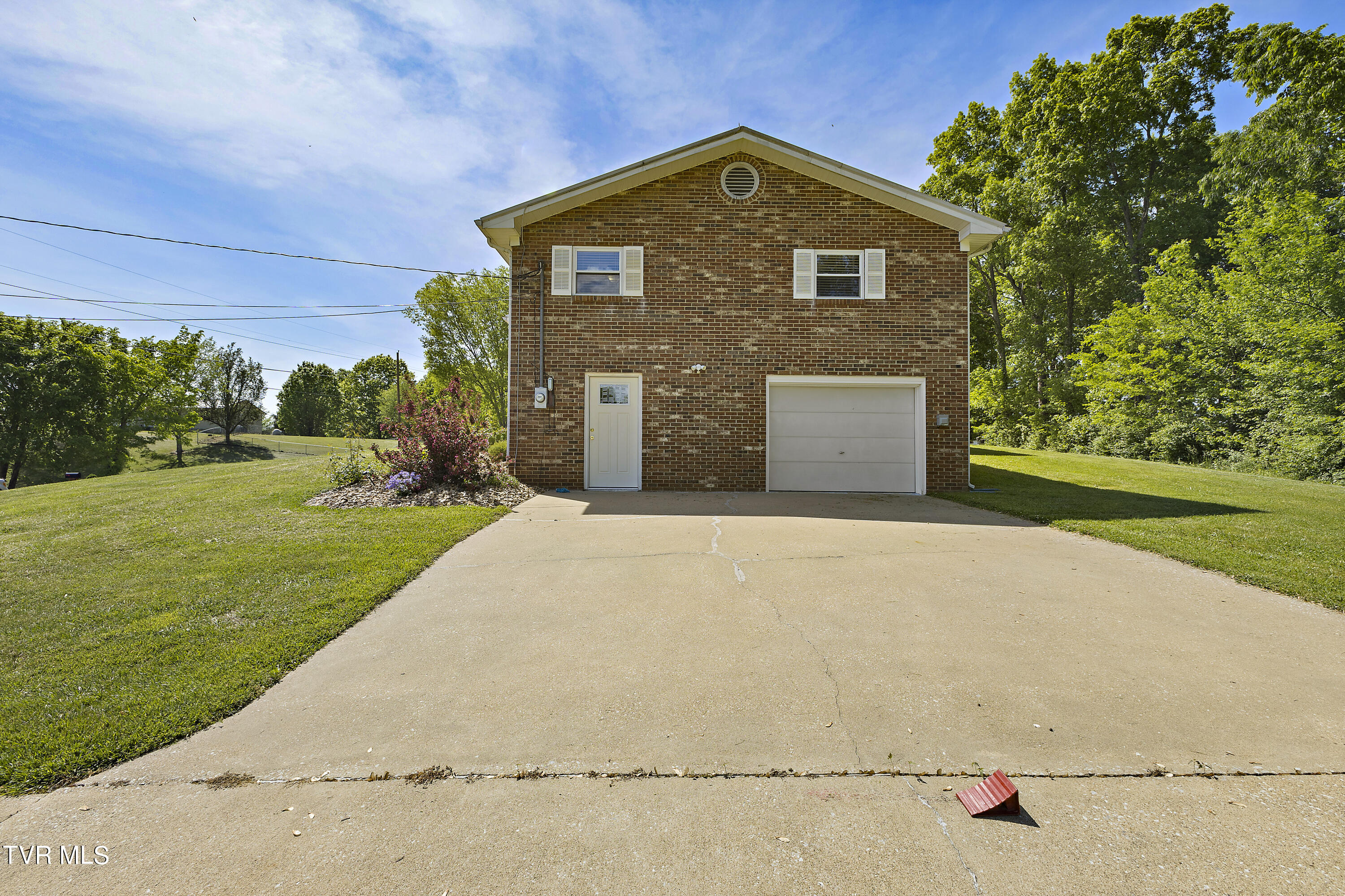 217 Echo Drive Greeneville, TN 37743 - Photo 8 of 44 128A3152