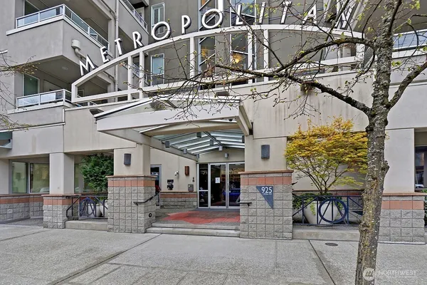 $2,500 | 925 110th Avenue Northeast, Unit 208, Bellevue, WA 98004
