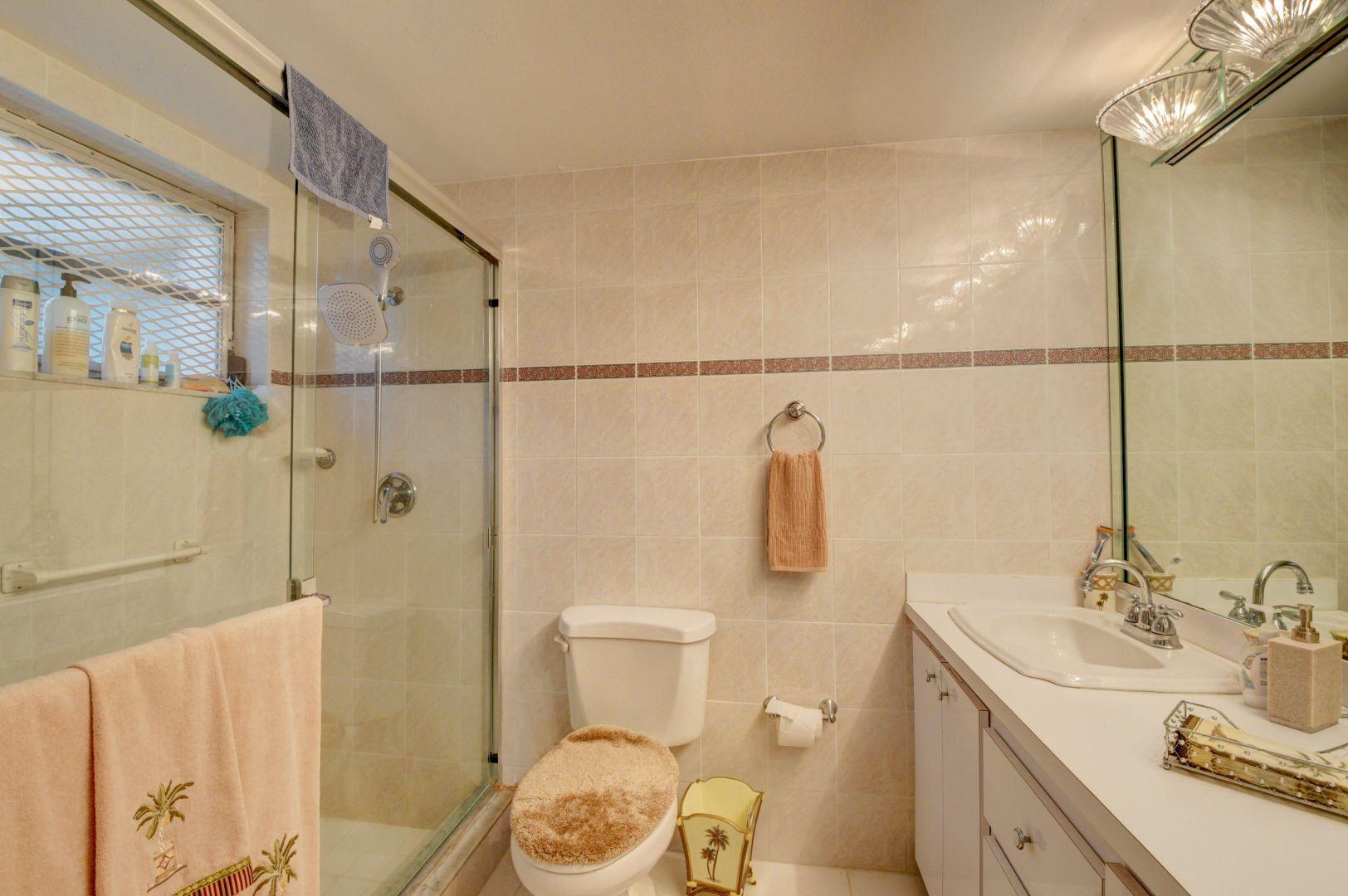 6621 Spring Bottom Way, Unit 142 Boca Raton, FL 33433 - Photo 15 of 26 Master Bath
