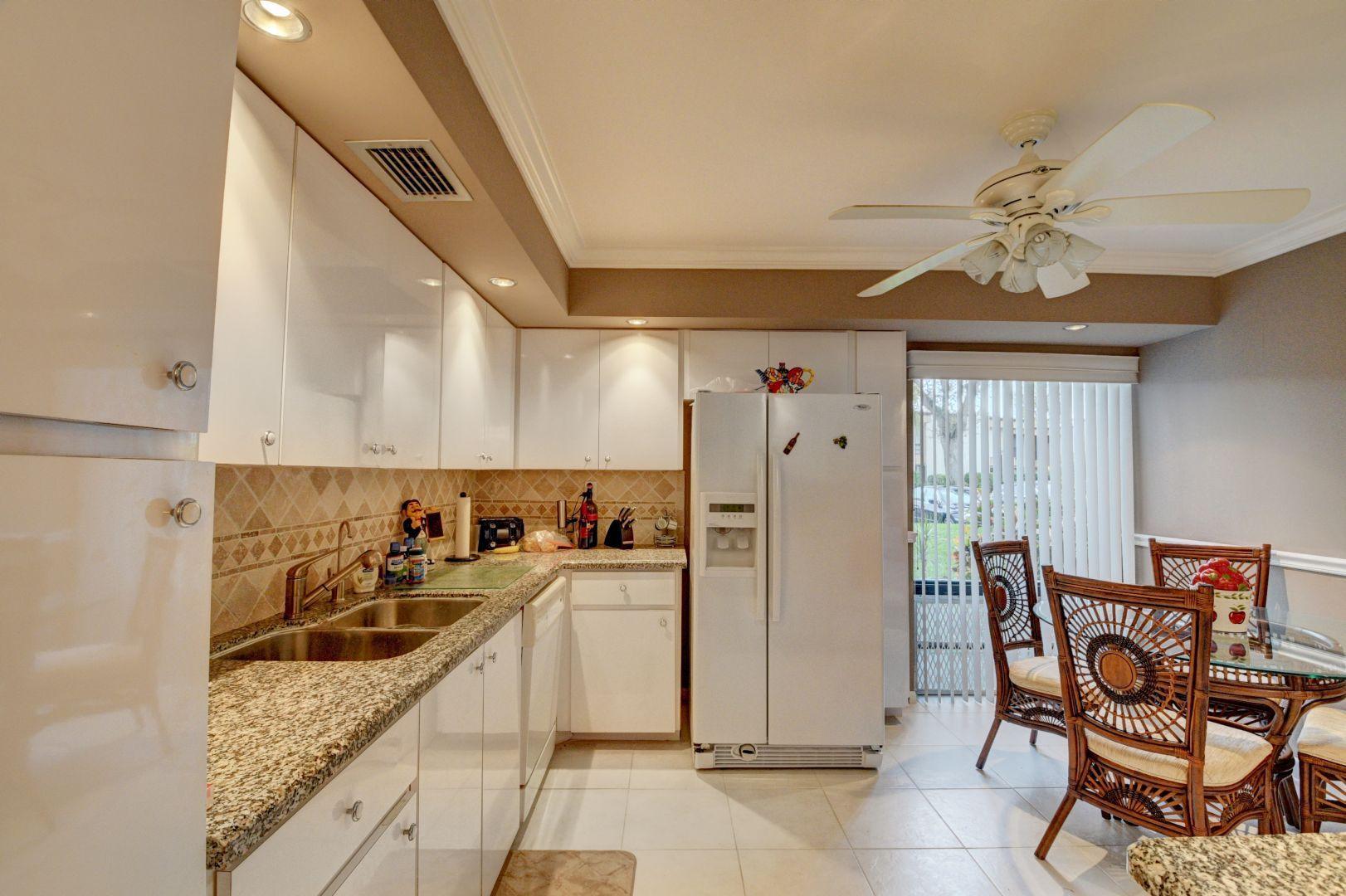 6621 Spring Bottom Way, Unit 142 Boca Raton, FL 33433 - Photo 3 of 26 Kitchen