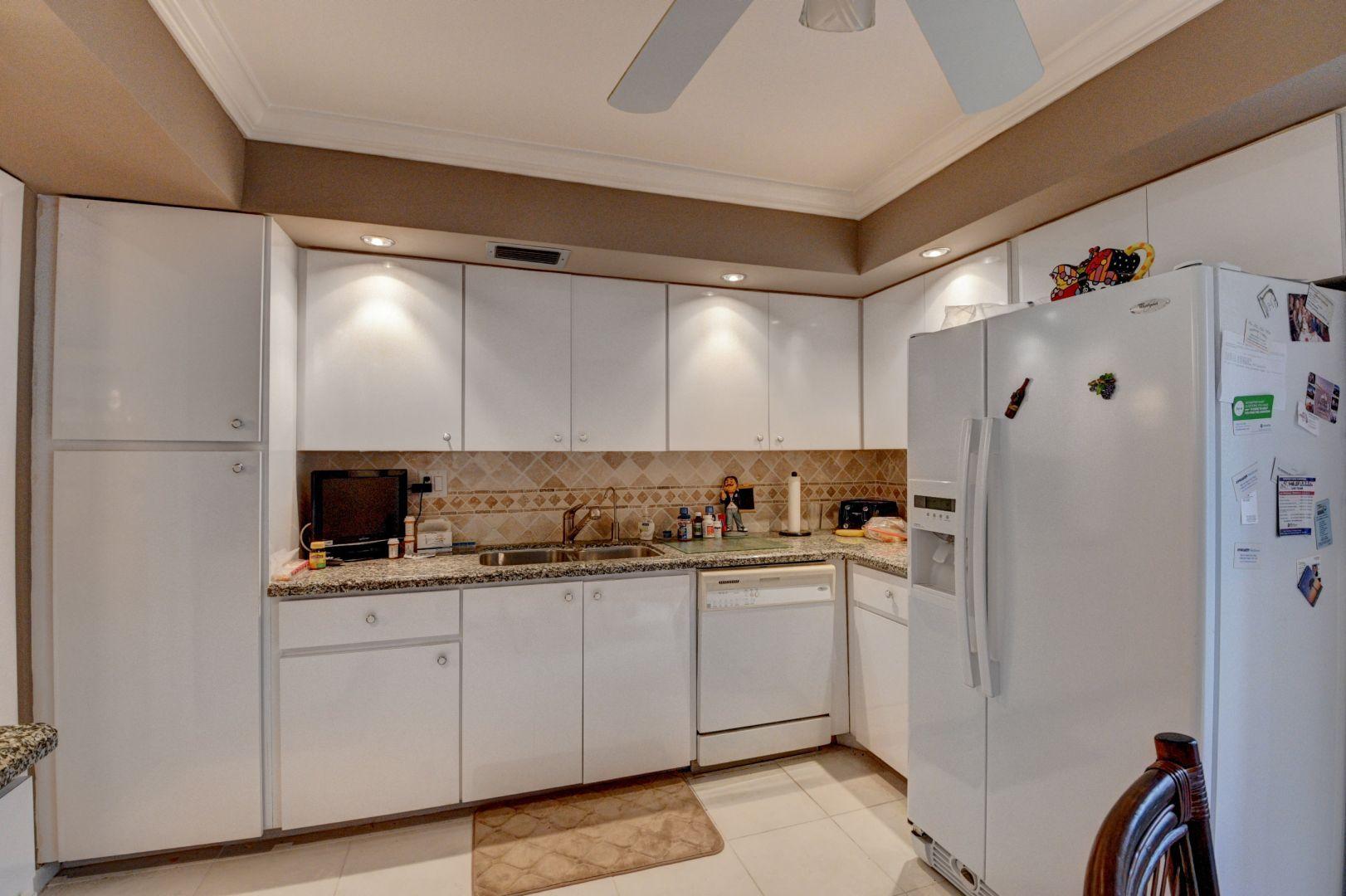 6621 Spring Bottom Way, Unit 142 Boca Raton, FL 33433 - Photo 4 of 26 Kitchen