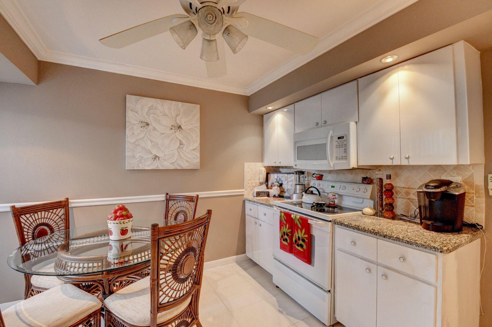 6621 Spring Bottom Way, Unit 142 Boca Raton, FL 33433 - Photo 6 of 26 Kitchen