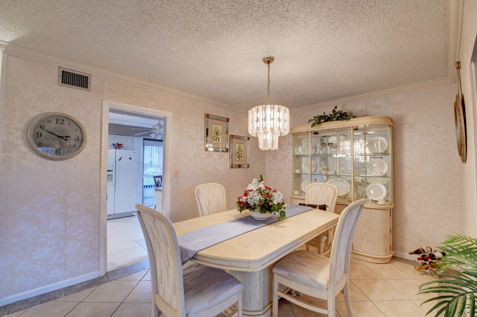 6621 Spring Bottom Way, Unit 142 Boca Raton, FL 33433 - Photo 7 of 26 Dining Area