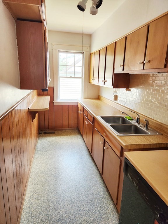 16 Clason Road Worcester, MA 01606 - Photo 9 of 21 Gallery Image 9
