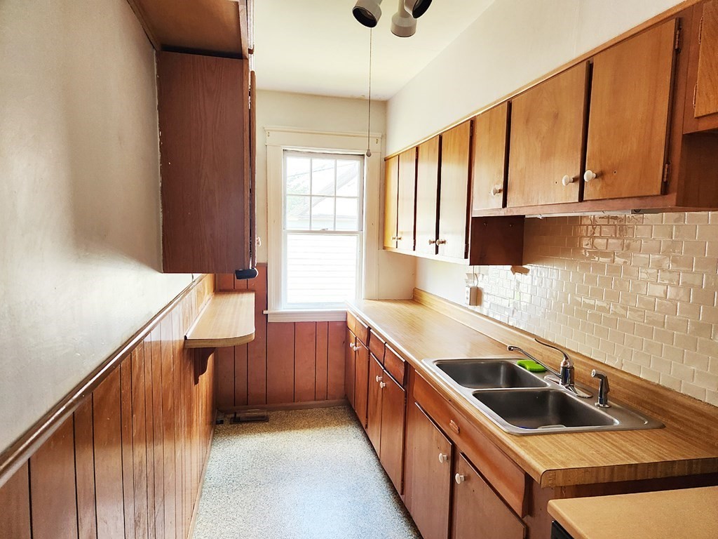 16 Clason Road Worcester, MA 01606 - Photo 10 of 21 Gallery Image 10