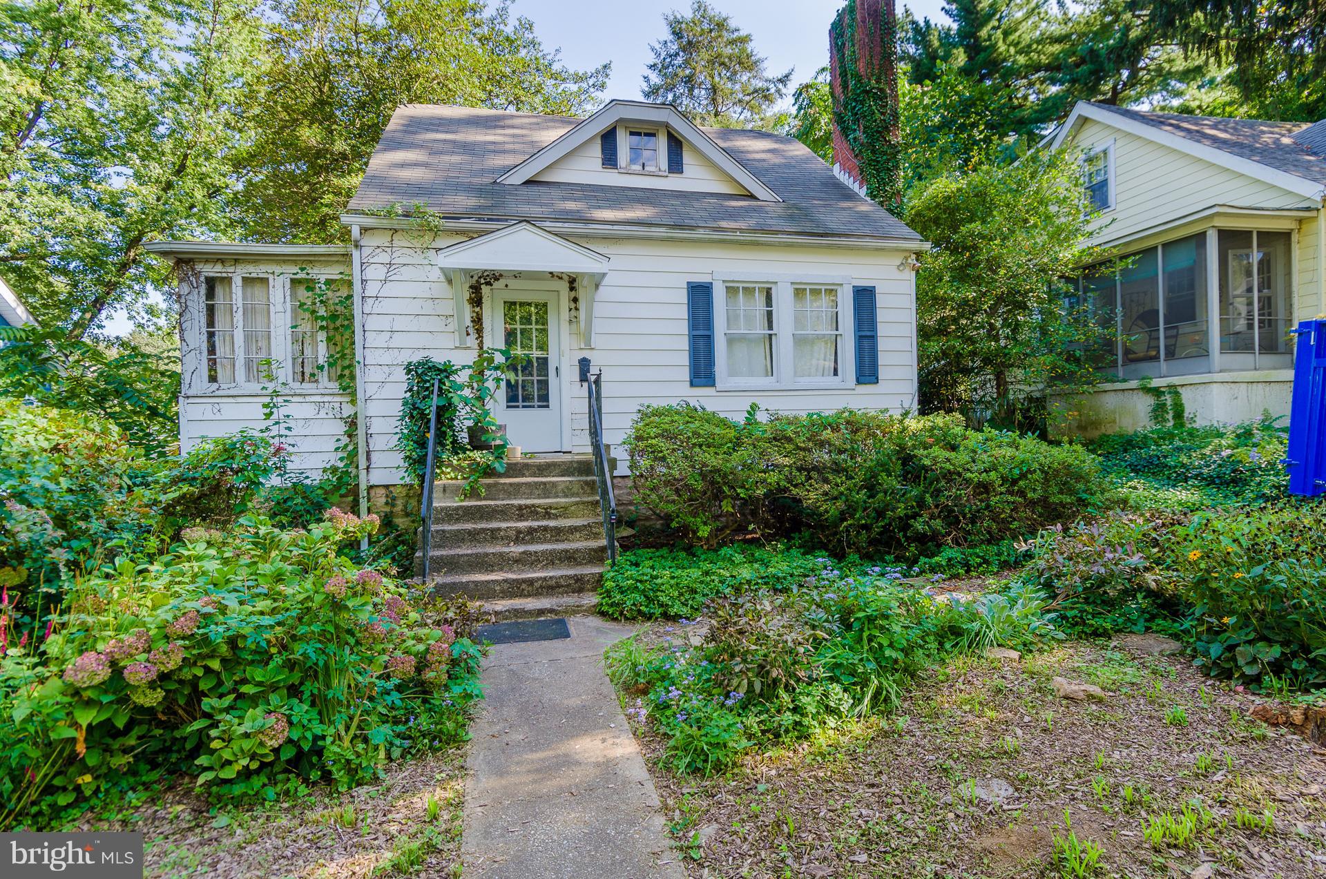 723 Hollen Road Baltimore, MD 21212 - Photo 3 of 6 a front view of a house with garden