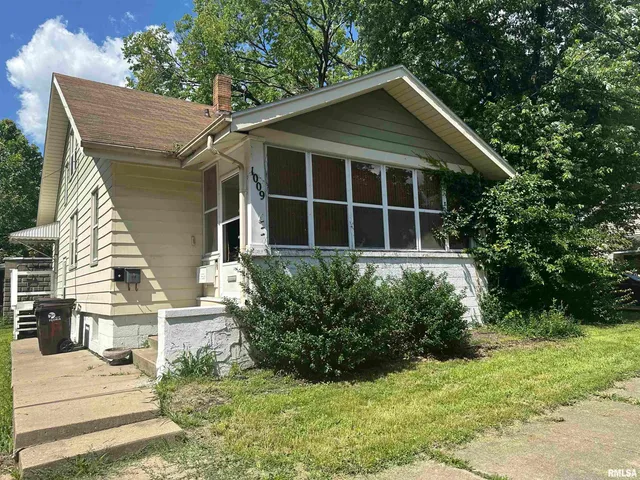 $54,900 | 1009 West Armstrong Avenue, Peoria, IL 61606