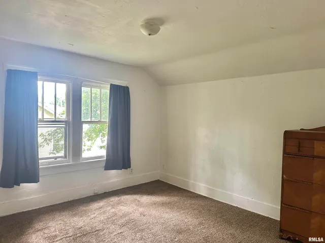 $54,900 | 1009 West Armstrong Avenue, Peoria, IL 61606