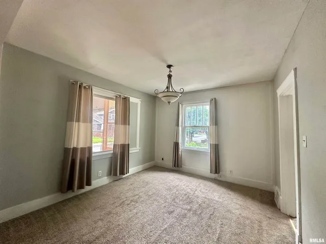 $54,900 | 1009 West Armstrong Avenue, Peoria, IL 61606