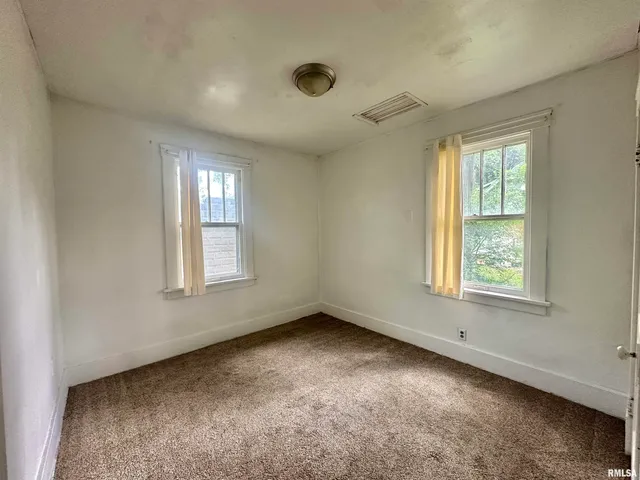 $54,900 | 1009 West Armstrong Avenue, Peoria, IL 61606