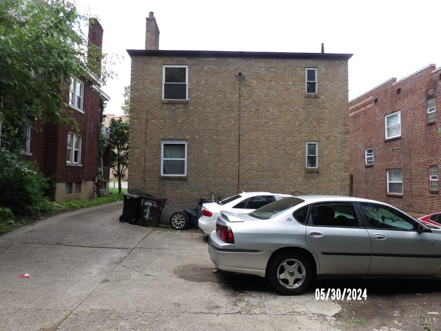 1282 Quebec Road Cincinnati, OH 45205 - Photo 3 of 11