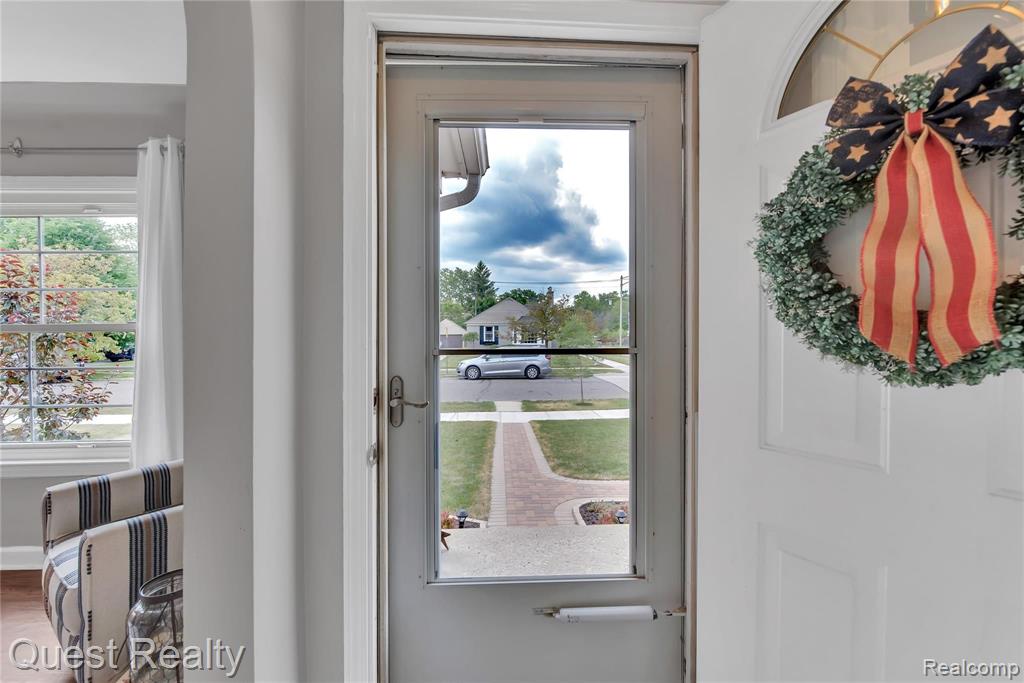 1268 Hampton Road Grosse Pointe Woods, MI 48236 - Photo 14 of 45
