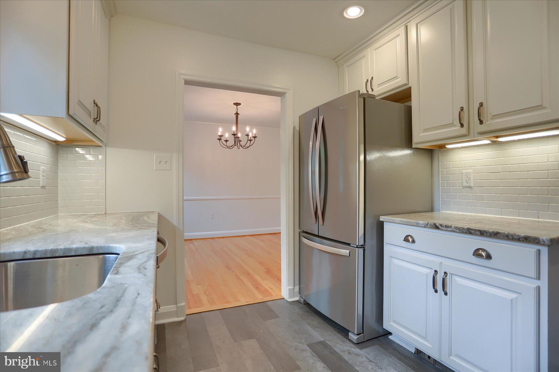 422 Aigburth Road Towson, MD 21286 - Photo 18 of 48 Updated Kitchen