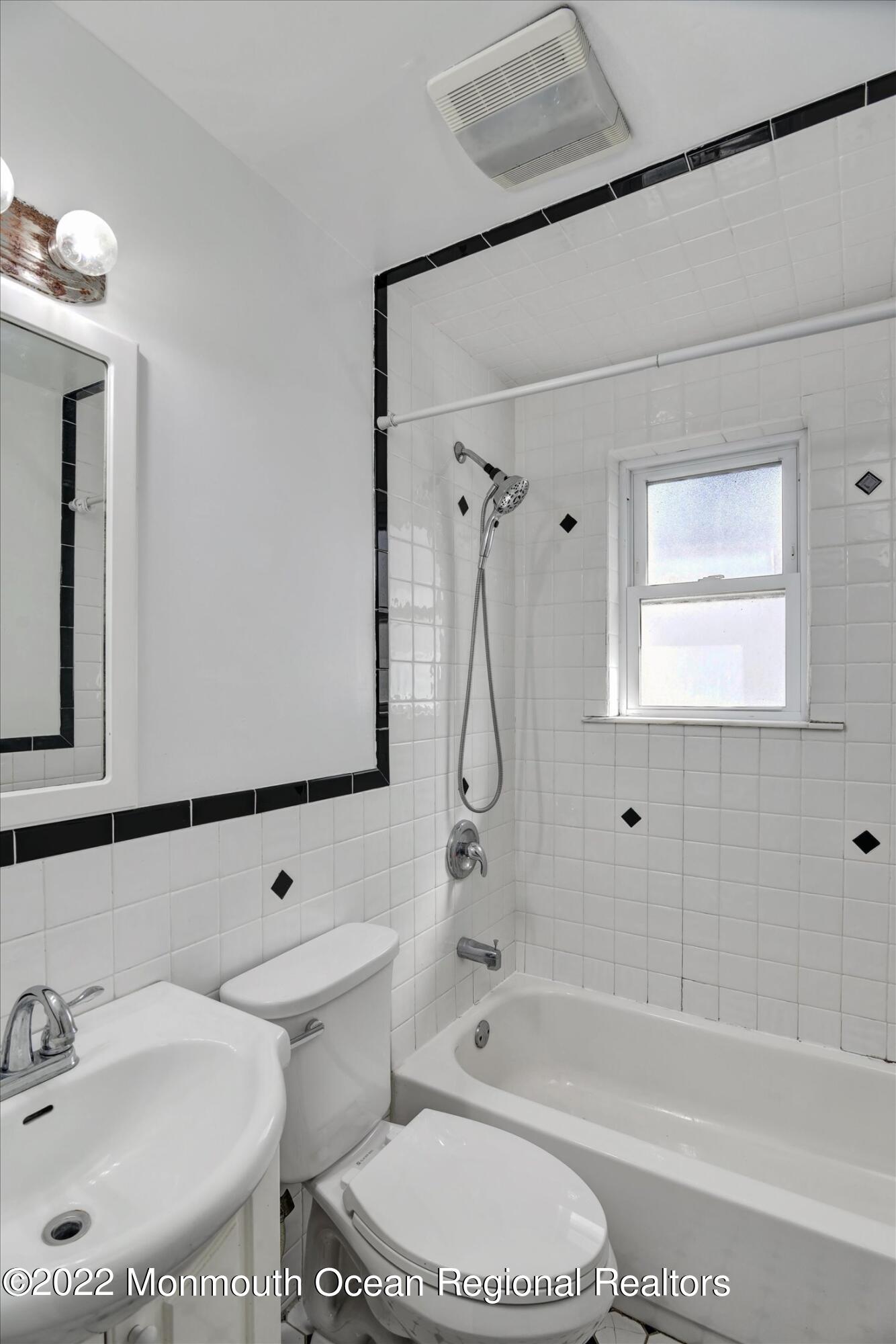 742 Old Road Elizabeth, NJ 07202 - Photo 7 of 25 a bathroom with a toilet sink and shower