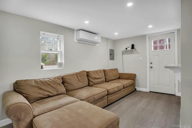 $769,000 | 14 Maple Street, Glenwood Landing, NY 11547