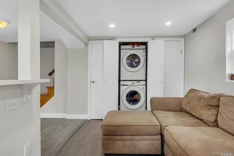 $769,000 | 14 Maple Street, Glenwood Landing, NY 11547