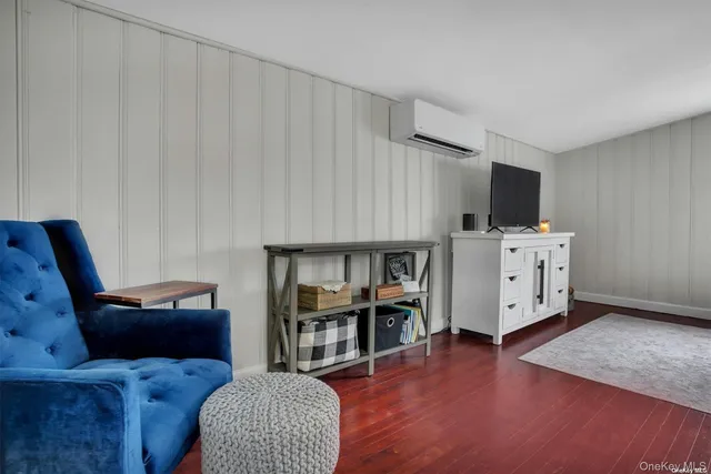 $769,000 | 14 Maple Street, Glenwood Landing, NY 11547