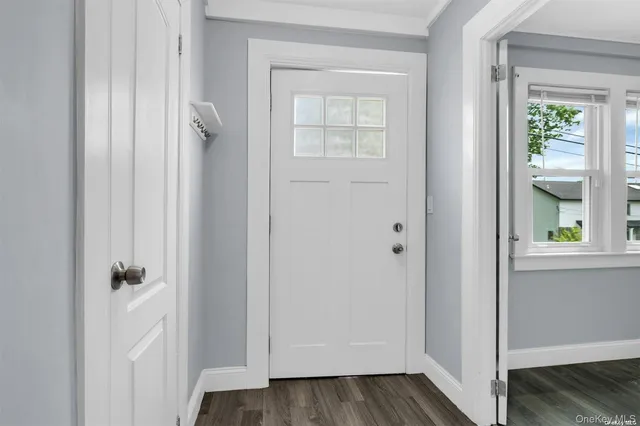 $769,000 | 14 Maple Street, Glenwood Landing, NY 11547