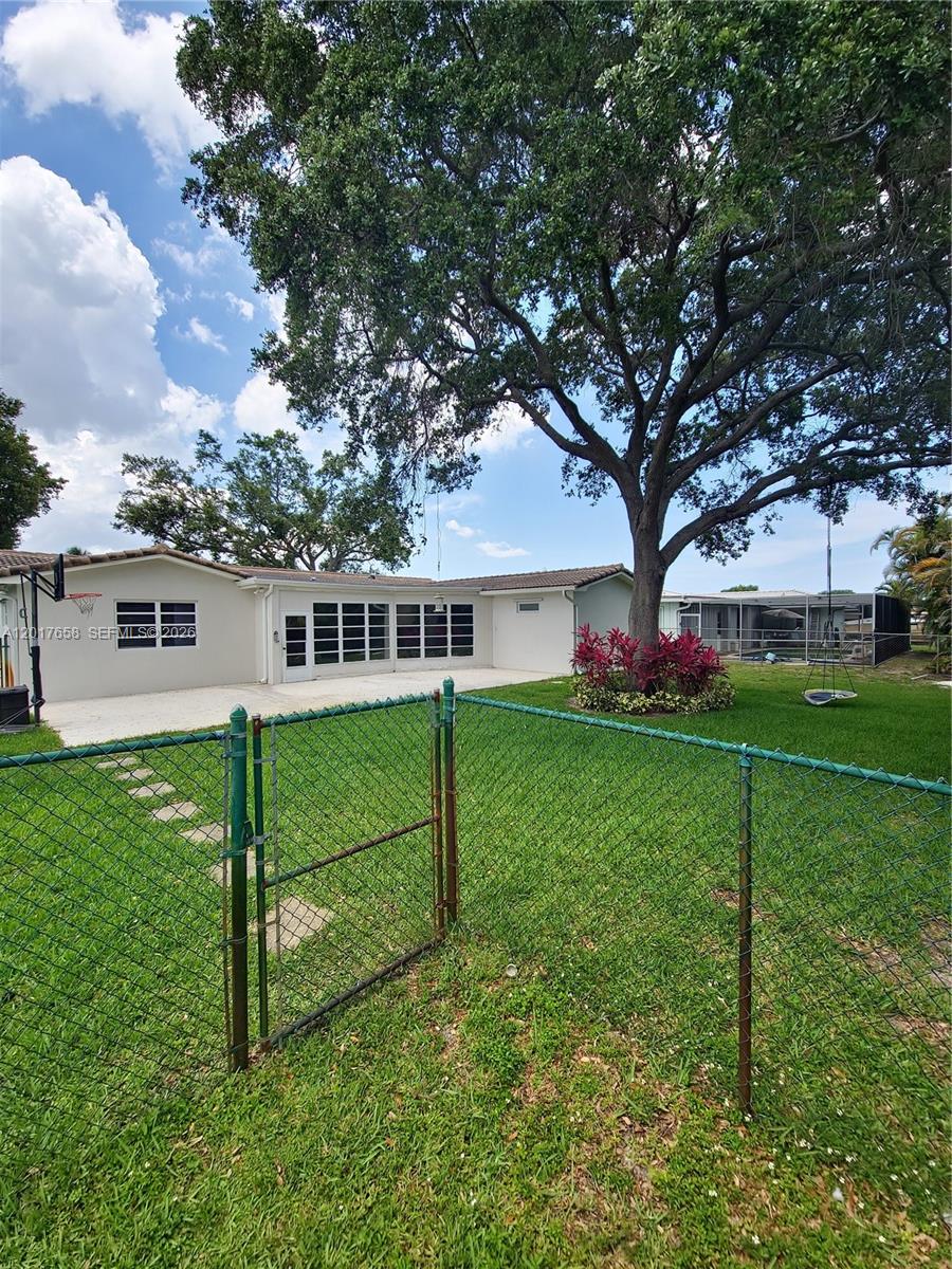 4900 Cleveland Street Hollywood, FL 33021 - Photo 18 of 25