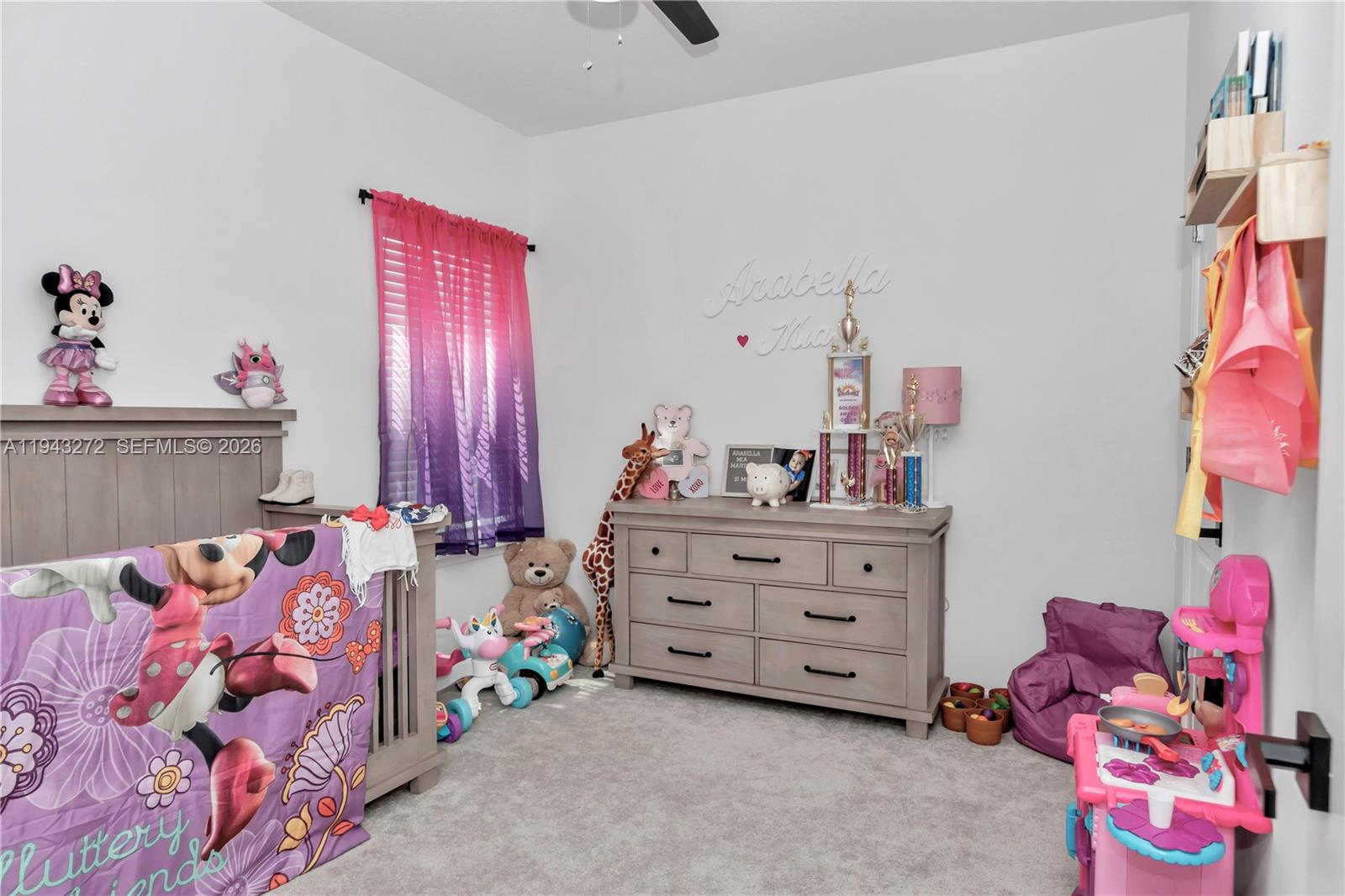 511 Southwest 5th Avenue Williston, FL 32696 - Photo 10 of 11 a bed room with a bed and a dresser