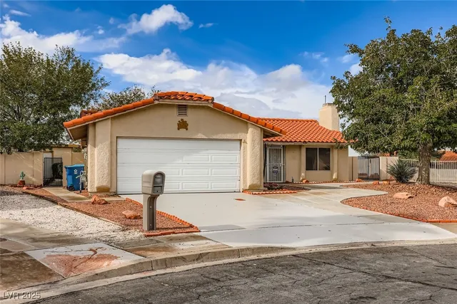 $485,000 | 425 Woodridge Drive, Henderson, NV 89015