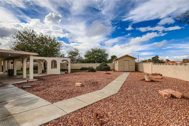 $485,000 | 425 Woodridge Drive, Henderson, NV 89015