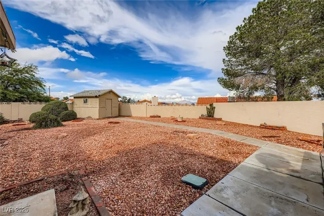 $485,000 | 425 Woodridge Drive, Henderson, NV 89015