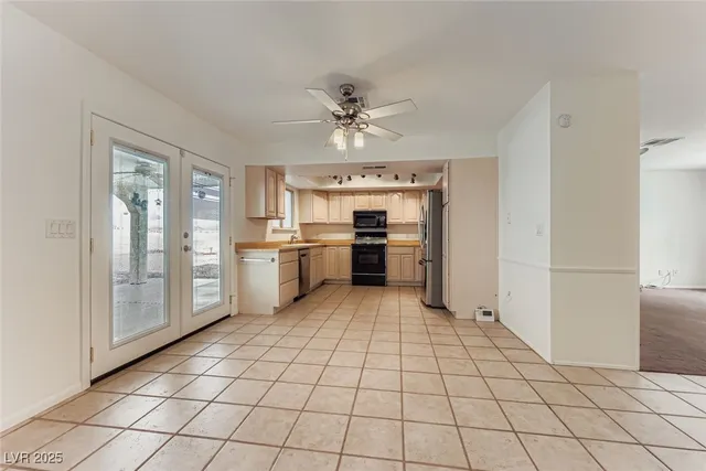 $485,000 | 425 Woodridge Drive, Henderson, NV 89015