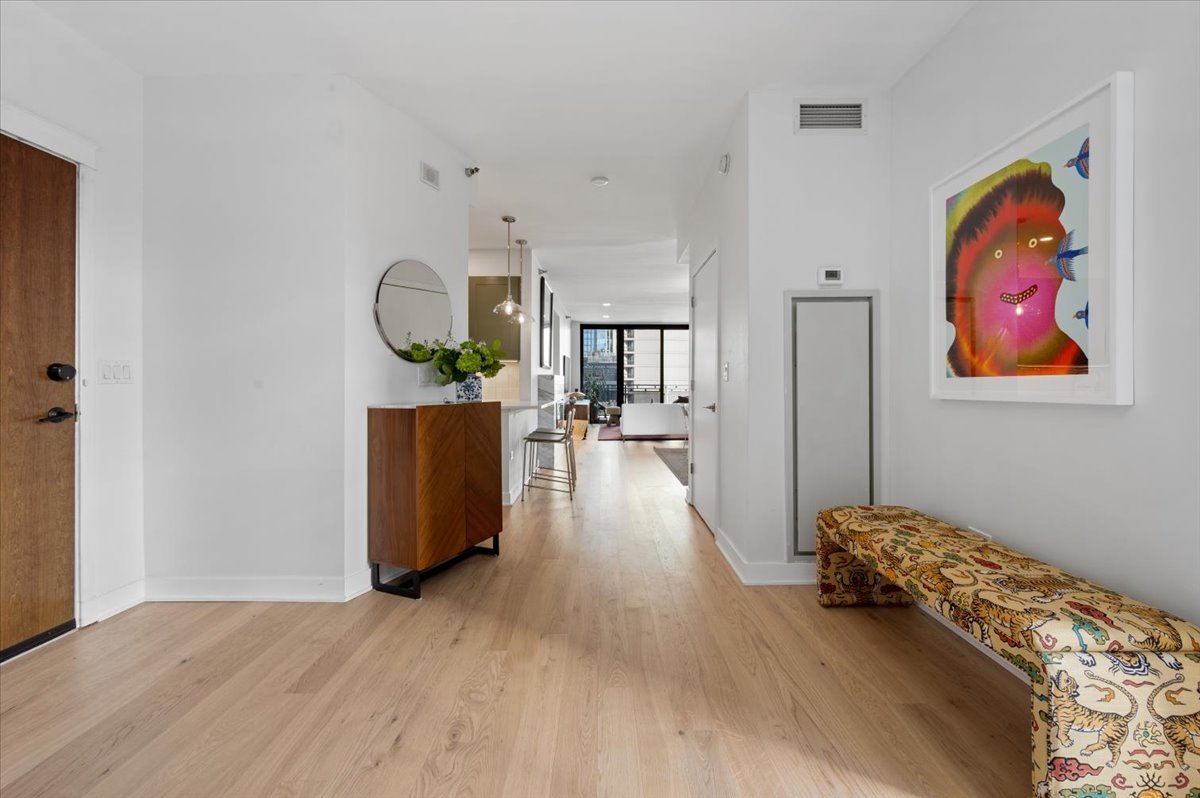 744 North Clark Street, Unit 1001 Chicago, IL 60654 - Photo 2 of 43