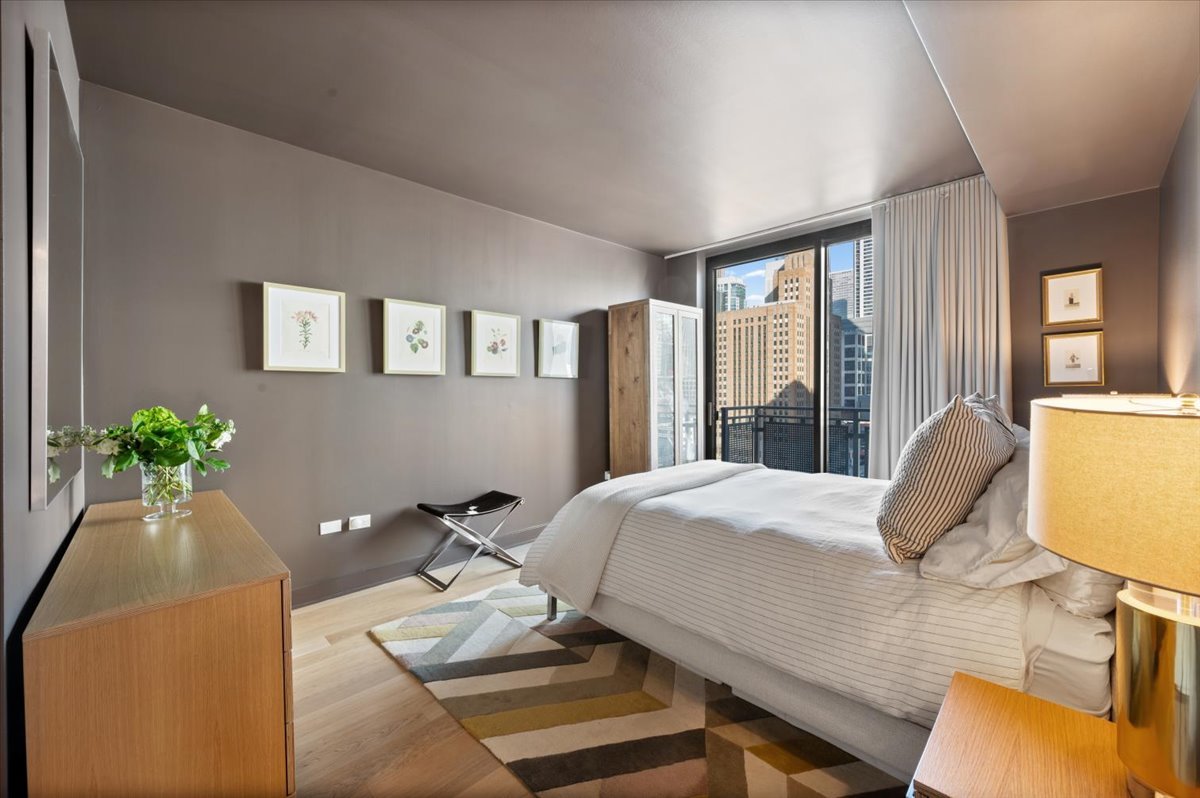 744 North Clark Street, Unit 1001 Chicago, IL 60654 - Photo 25 of 43