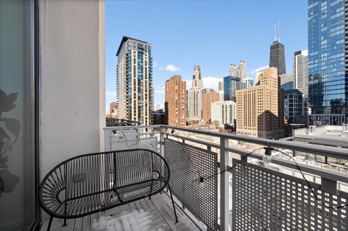 744 North Clark Street, Unit 1001 Chicago, IL 60654 - Photo 41 of 43