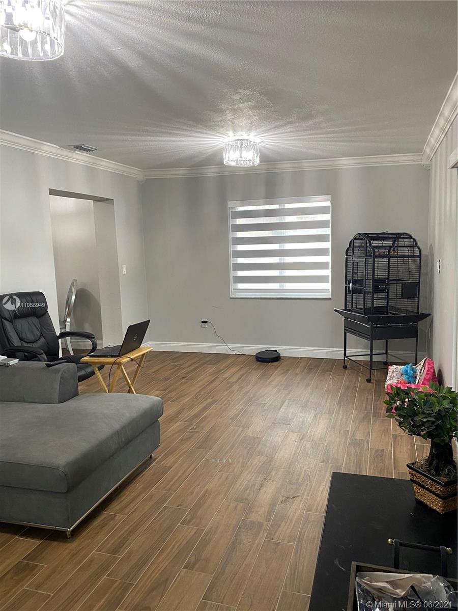 7565 Southwest 28th Street Road Miami, FL 33155 - Photo 27 of 31 a living room with furniture and a potted plant
