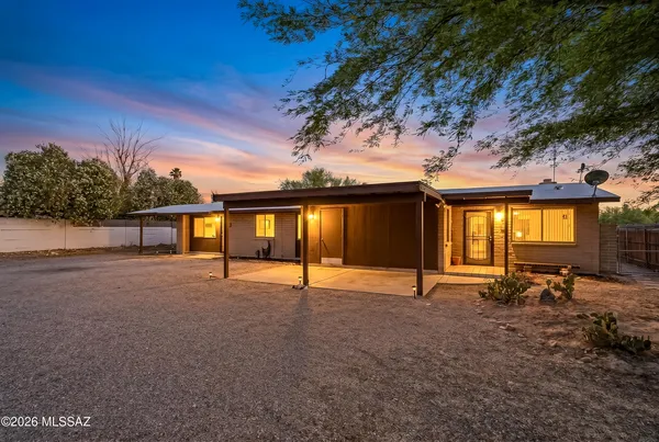 $395,000 | 5212 North Whispering Hills Lane, Tucson, AZ 85704
