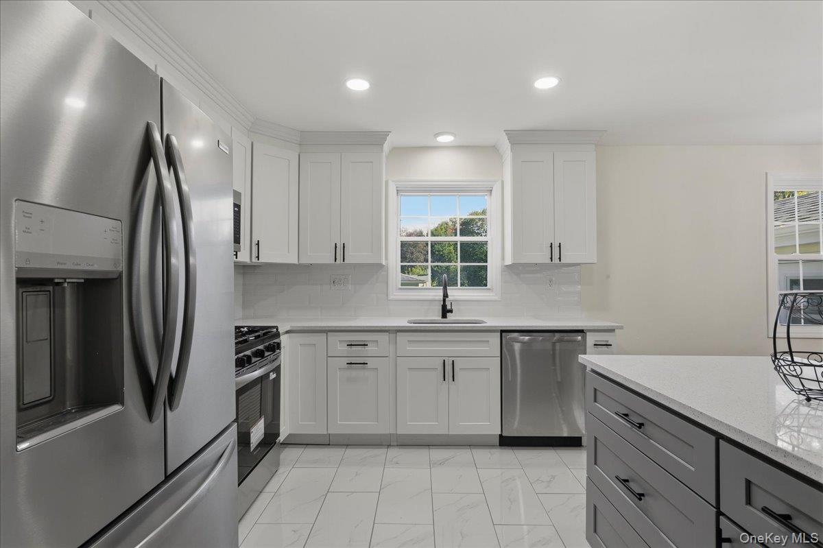 669 Vassar Road Poughkeepsie, NY 12603 - Photo 8 of 36 Gallery Image 8