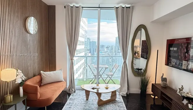 $2,350 | 185 Southwest 7th Street, Unit 2206, Miami, FL 33130