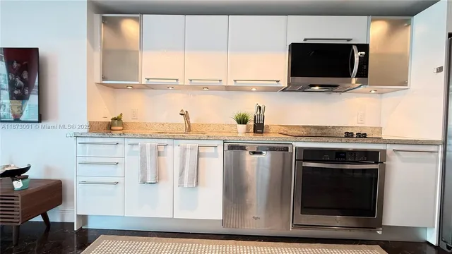 $2,350 | 185 Southwest 7th Street, Unit 2206, Miami, FL 33130