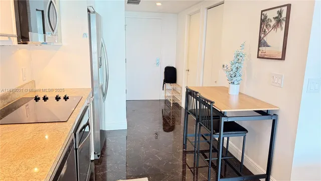 $2,350 | 185 Southwest 7th Street, Unit 2206, Miami, FL 33130